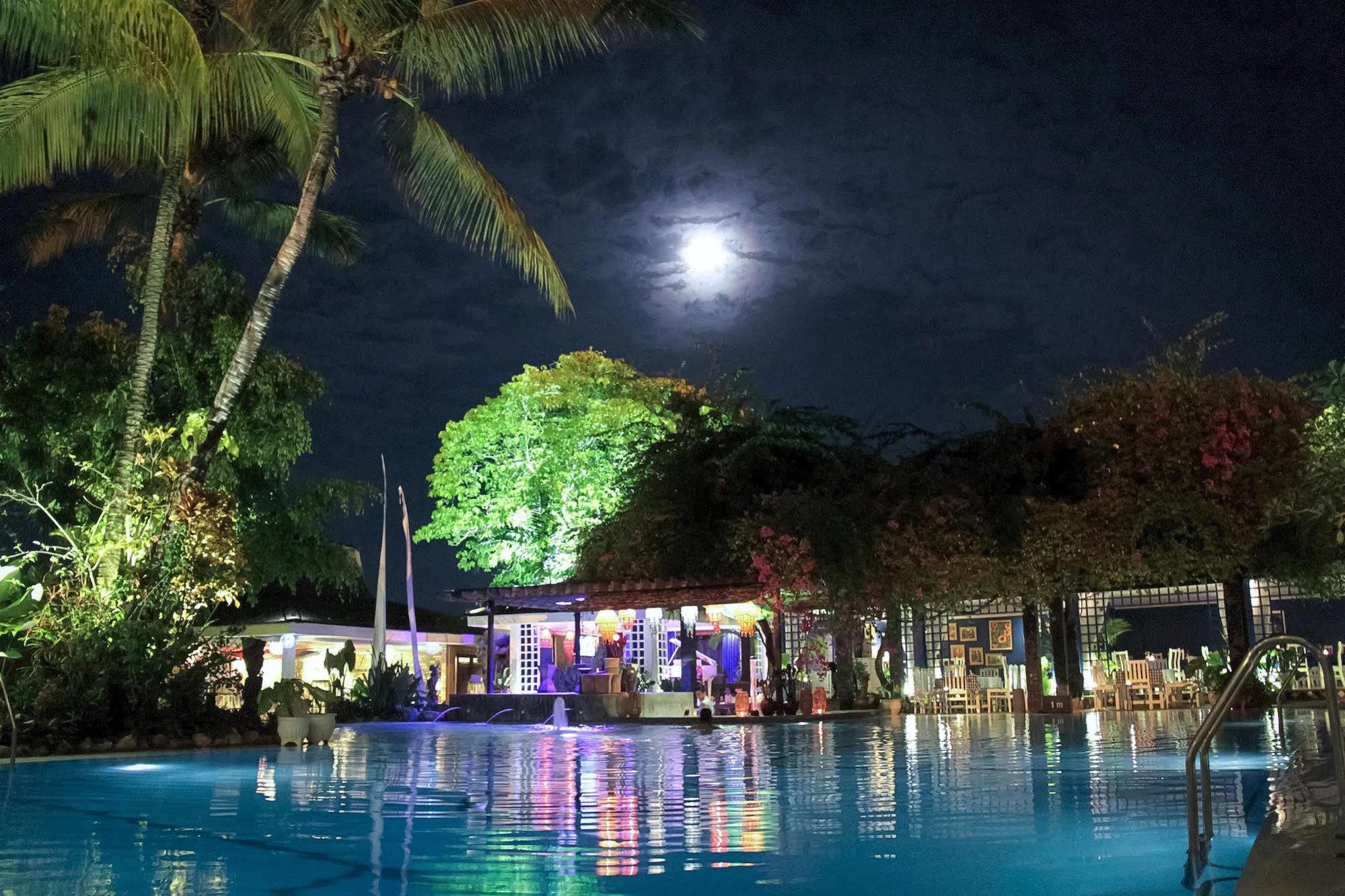 Mesra Business & Resort Hotel Samarinda Exterior foto
